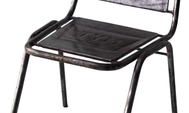 TRADEMARK LIVING Spisebordsstol – jern med klar lak