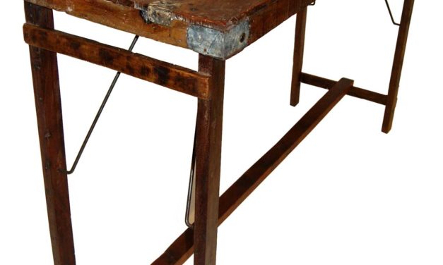 TRADEMARK LIVING Cool højt bord til barstole