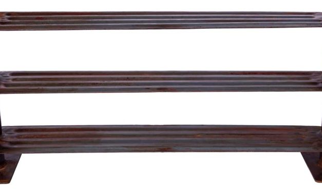 TRADEMARK LIVING Reol fremstillet af gammel industri radiator