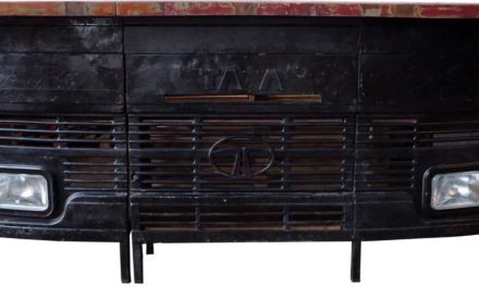 TRADEMARK LIVING COOL barbord med et maskulin udtryk – sort