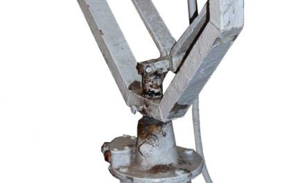 TRADEMARK LIVING Gammel projektørlampe fra skib – gråt jern