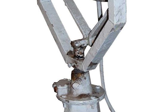 TRADEMARK LIVING Gammel projektørlampe fra skib – gråt jern