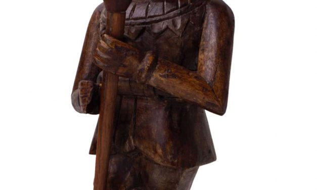 TRADEMARK LIVING Træfigur med fine detaljer