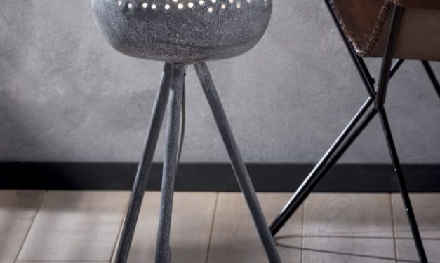 FURBO Bordlampe, trefod, patineret grå metal