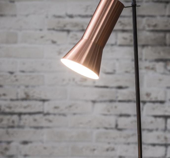 FURBO Bordlampe, sort metal, kobber skærm