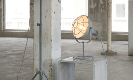 FURBO Gulvlampe, 3 benet, grå metal