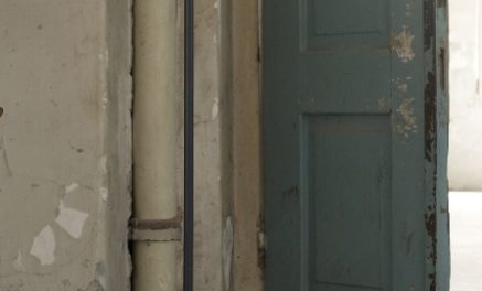 FURBO Gulvlampe, sort med guld