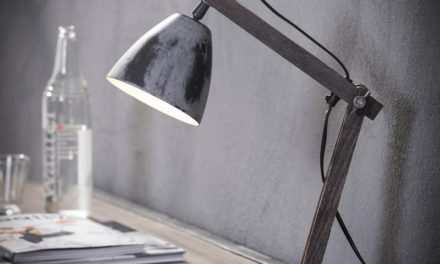 FURBO Bordlampe, patineret grå metal, patineret træ