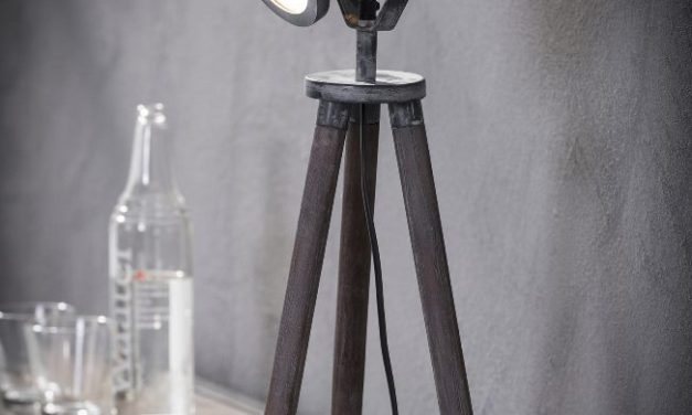 FURBO Bordlampe, patineret grå metal, ben i træ