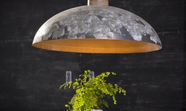 FURBO Loftslampe, patineret kobber, mango træ