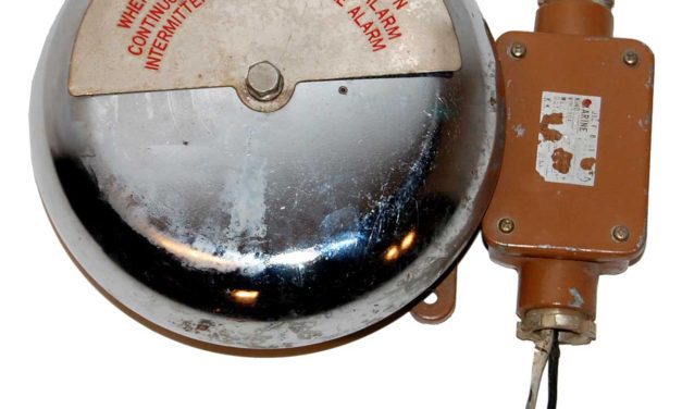 TRADEMARK LIVING Alarmklokke – gammel vintage