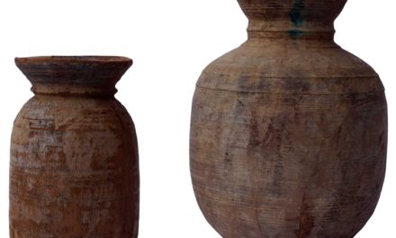 TRADEMARK LIVING Smuk gammel trækrukke – lyst træ