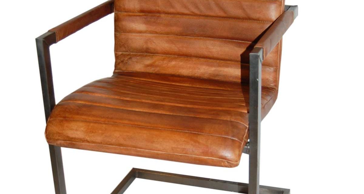 TRADEMARK LIVING Cool stol med armlæn – brun læder