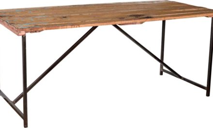 TRADEMARK LIVING Råt spisebord med gammel træbordplade og nyt jernstel