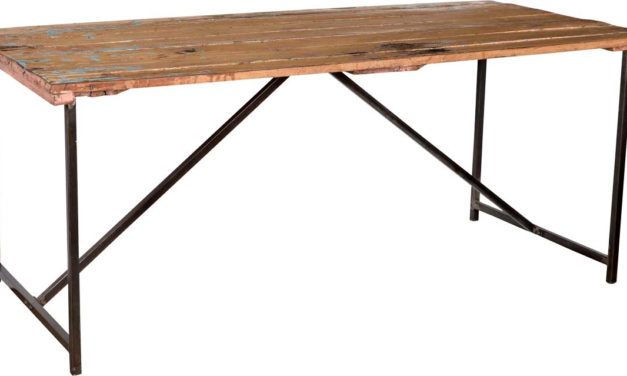 TRADEMARK LIVING Råt spisebord med gammel træbordplade og nyt jernstel