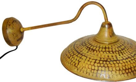 TRADEMARK LIVING Væglampe – karrygult jern med patina