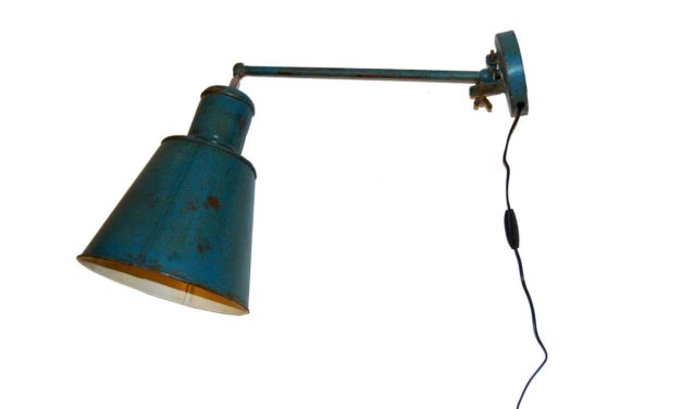 TRADEMARK LIVING væglampe – petrolblå og cream