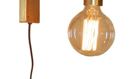 TRADEMARK LIVING Væglampe – messing