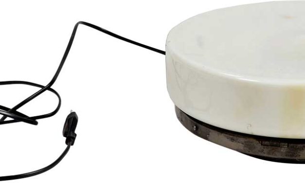 TRADEMARK LIVING Væglampe – jern og antikhvid med patina – stor