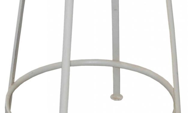 TRADEMARK LIVING Jernskammel – antikhvid