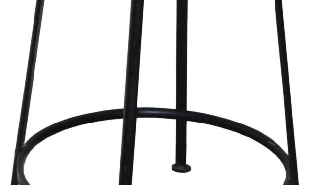 TRADEMARK LIVING Jernskammel – antiksort