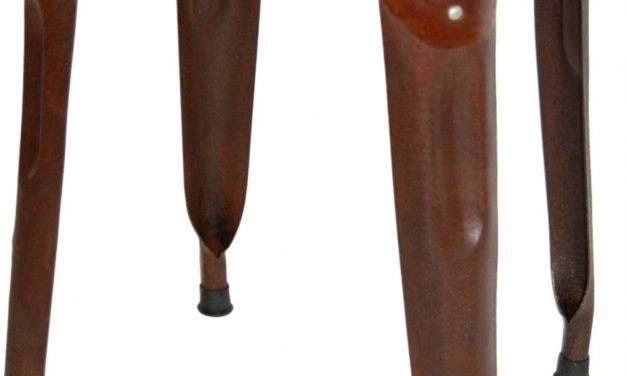 TRADEMARK LIVING Skammel – læder og antikrust stel