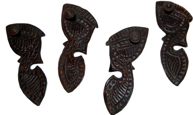 TRADEMARK LIVING Knage lavet af gamle sko