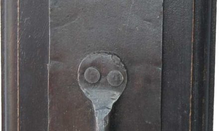 TRADEMARK LIVING Knage – Antik sort