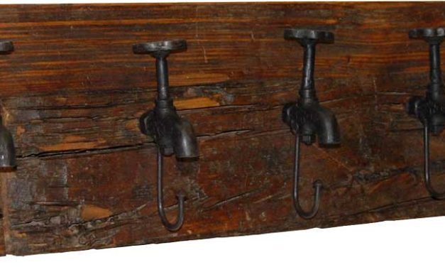 TRADEMARK LIVING Knagerække med råt fabriks-look – 5 kroge