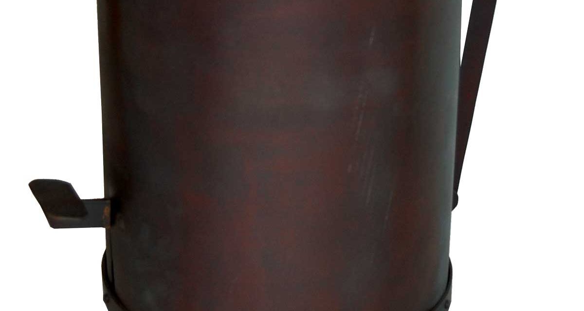 Nydelig pedalspand i kobberfarvet jern fra brandet Trademark Living