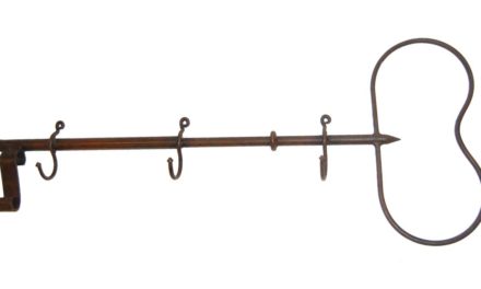 TRADEMARK LIVING Knagerække i genbrugsjern