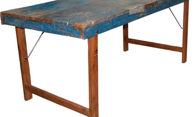 TRADEMARK LIVING Skønt gammelt spisebord – original blå finish