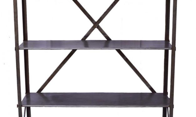 TRADEMARK LIVING Jernreol med 4 hylder – blank