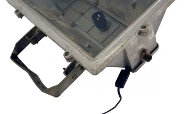 TRADEMARK LIVING Industrilampe – original gammel – jern med patina