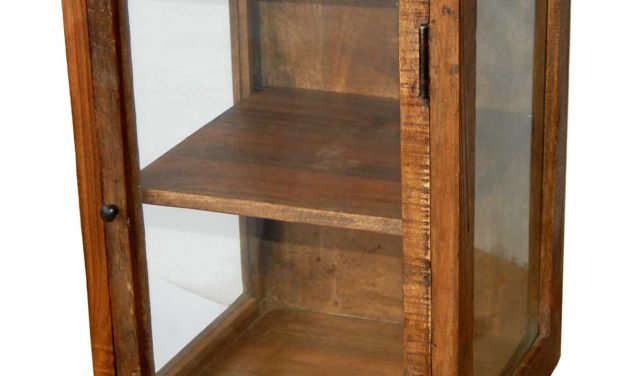 TRADEMARK LIVING Glasmontre i genbrugstræ