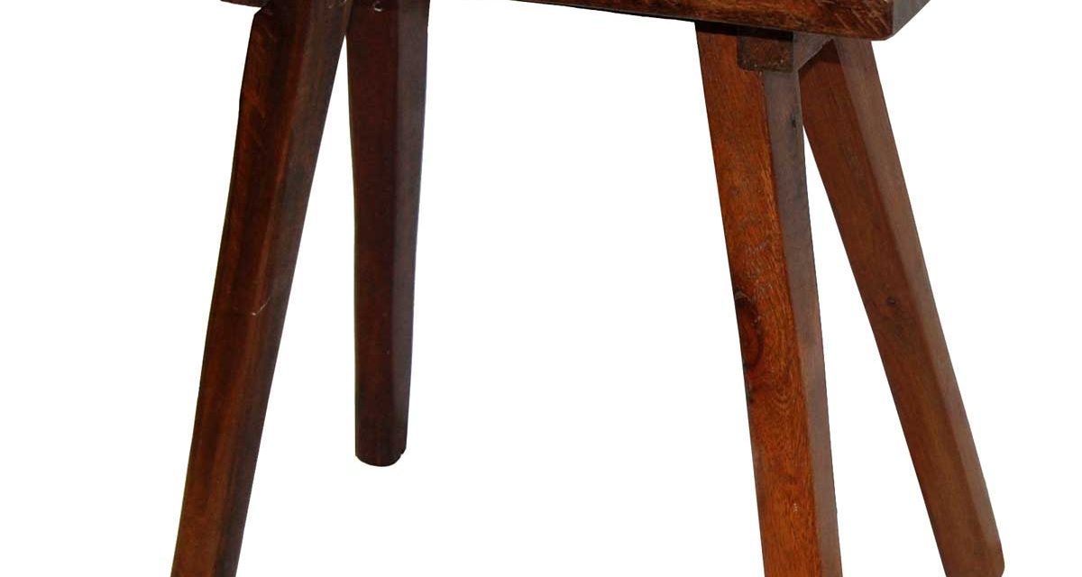 TRADEMARK LIVING Træskammel