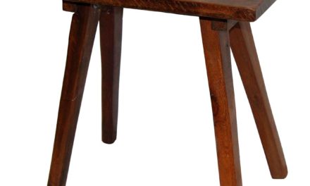 TRADEMARK LIVING Træskammel