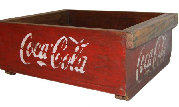 TRADEMARK LIVING Trækasse med et slidt look