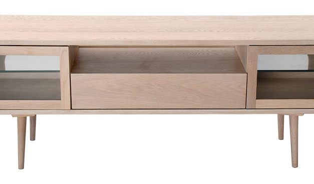 Solo TV-bord i eg med opbevaring