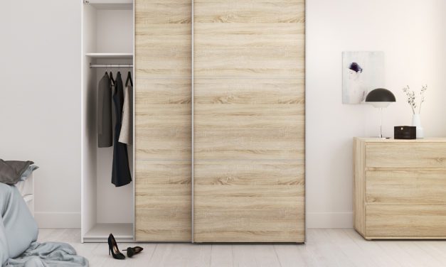 Verona Eg skydedørsgarderobeskab