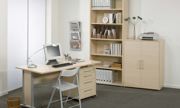 Prima eg skrivebord