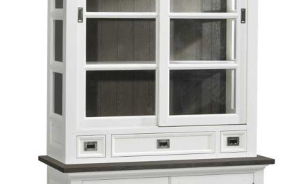 Skagen vitrine 4 låge. 3 skuf.