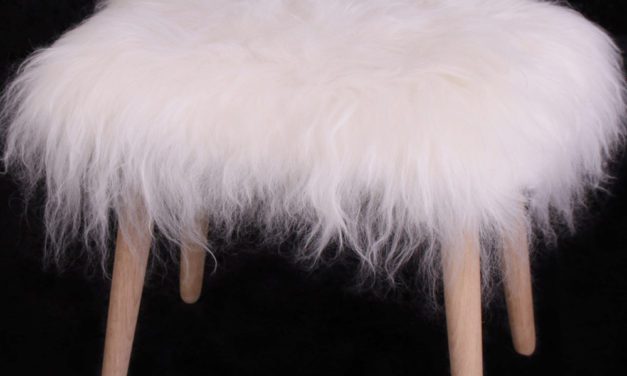 BY TIKA Selfoss skammel med lammeskind