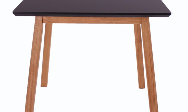 BY TIKA Larvik Spisebord i sort Nano og massiv eg