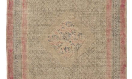 IB LAURSEN Gulvtæppe natur m/lyserød kant og blåt og brunt print