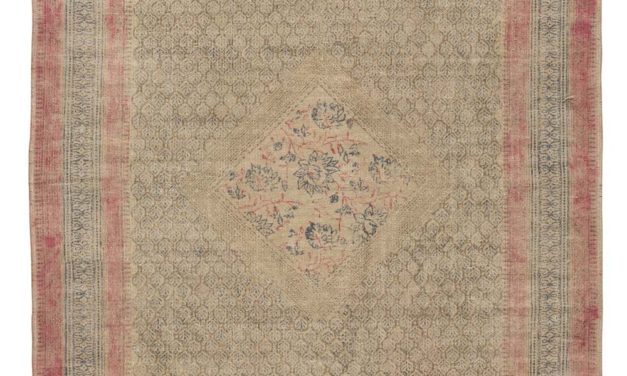 IB LAURSEN Gulvtæppe natur m/lyserød kant og blåt og brunt print