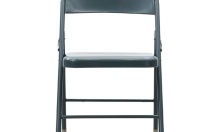 Endelig her – Dejlig Fold It grå klapstol fra House Doctor