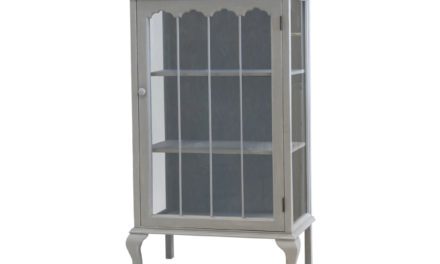 CHIC ANTIQUE Fransk Skab med glaslåger