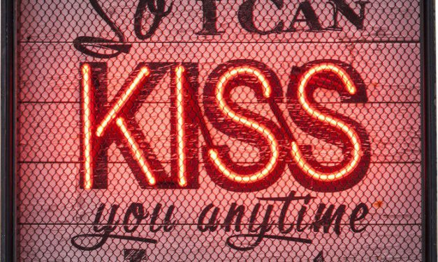 KARE DESIGN Lysskilt, Kiss NEON Grid