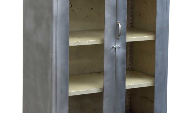 TRADEMARK LIVING Cool gammel jernskab – shiny